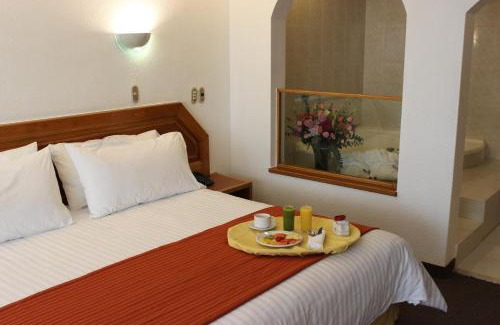 San Juan del Rio Hotel | Elegant Hotel San Juan Park: 5-Star Stay with Pool & Breakfast