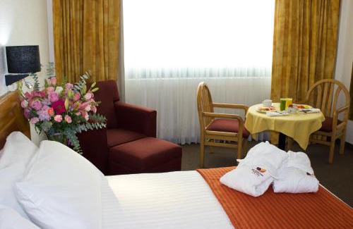 San Juan del Rio Hotel | Elegant Hotel San Juan Park: 5-Star Stay with Pool & Breakfast