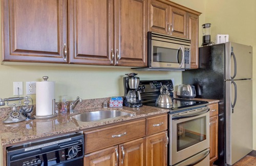 Friday Harbor Condo | San Juan Suites - Valley Farm: Pet and Child Friendly Retreat