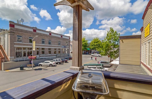 Friday Harbor Condo | San Juan Suites - Valley Farm: Pet and Child Friendly Retreat