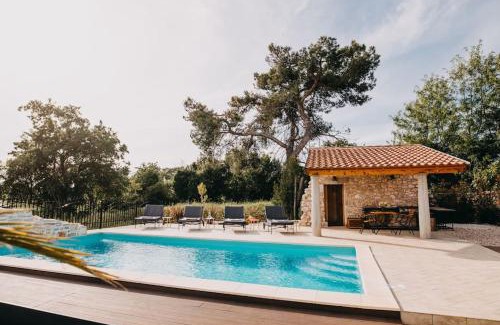 Babici Villa | San Lorenzo: 4-Star Getaway with Pool & Pet-Friendly Perks
