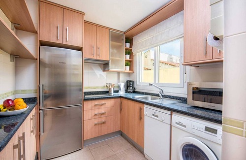 Ensanche Centro Apartment | Relaxing San Lorenzo Holiday Home in Malaga - 9.8/10 Rated