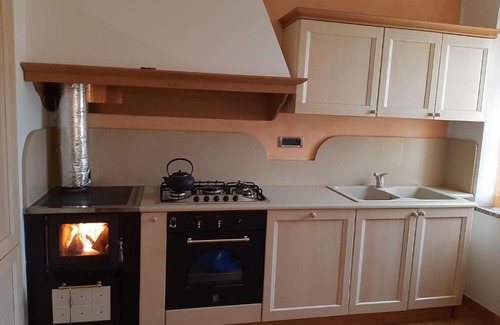 Umin House | Ideal San Marcello Residence: Family-Friendly with Kitchen