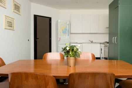 Genoa Historical Centre Apartment | Discover San Matteo 23: Family-Friendly Retreat with High Ratings