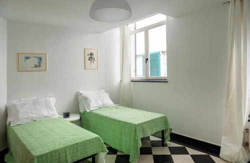 Genoa Historical Centre Apartment | Discover San Matteo 23: Family-Friendly Retreat with High Ratings