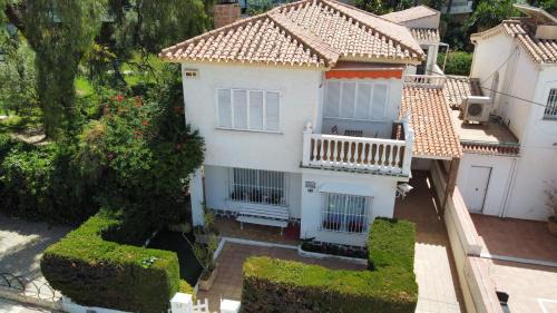 El Palo House | Discover San Miguel: Family-Friendly Rooms with Pool Access