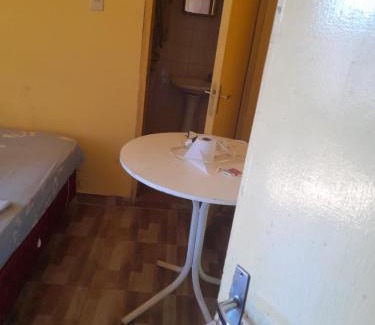 Villarrica Hotel | Cozy San Miguel Hostal with Breakfast and Hot Tub Access