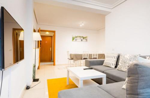 San Jose Obrero Apartment | Family-Friendly San Pagés 3BR Apartment with High Ratings