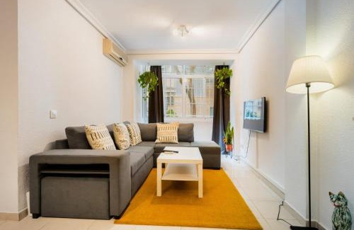 San Jose Obrero Apartment | Family-Friendly San Pagés 3BR Apartment with High Ratings