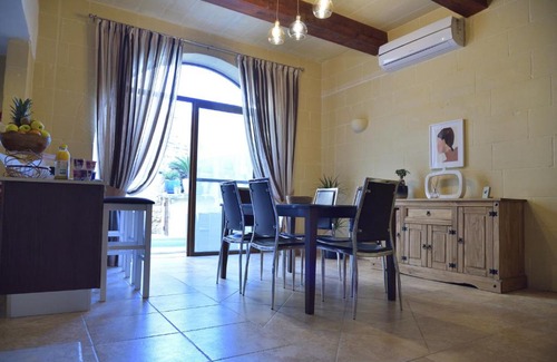 Xaghra Bed & Breakfast | Top-Rated San Pawl B&b Farmhouse with Oceanfront Pool
