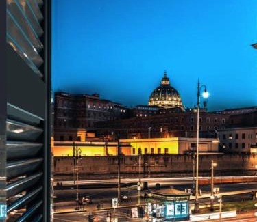 Vatican Bed & Breakfast | Elegant San Pietro Grand Suite: 4-Star Retreat for Families