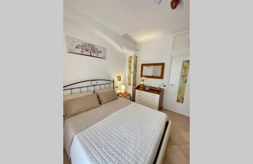 Fondi Apartment | San Pietro Loft: Central Apartment with Breakfast & Dining