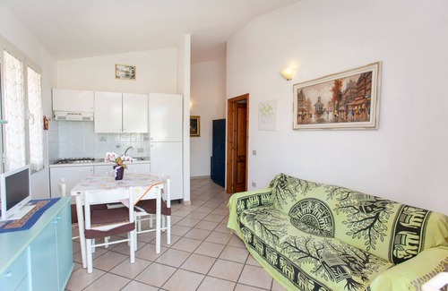 San Teodoro City Centre Apartment | Guest Rated: 9.8! San Teodoro Oceanfront Apartment Retreat