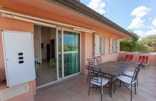 San Teodoro City Centre Apartment | Guest Rated: 9.8! San Teodoro Oceanfront Apartment Retreat