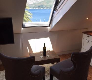 Cove Tri Zala (Zrnovo) Hotel | Serene San Teodoro: Oceanfront Family Retreat with Top Reviews