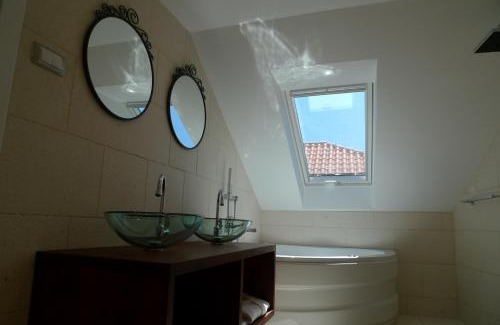 Cove Tri Zala (Zrnovo) Hotel | Serene San Teodoro: Oceanfront Family Retreat with Top Reviews