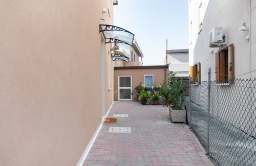 Peraga House | Cozy San Vincenzo Rooms in Vigonza with Breakfast Options