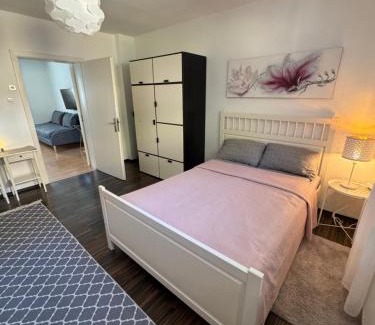 Oberhausen Apartment | Guest Rated 9.3: Family-Friendly Stay at Sana Ferienwohnung