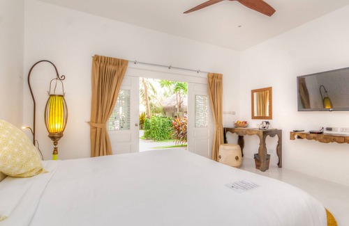 Hua Hin Hotel | Relax at Sanae Beach Hua Hin - Rated 8.8/10 with Ocean Views