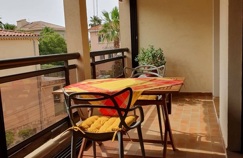 Sanary-sur-Mer Apartment | Guest Rated 10/10: Sanary Centre T2 Near the Beach