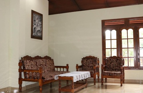Anuradhapura House | Budget-Friendly Sanasuma Rest: Breakfast & Family Comfort