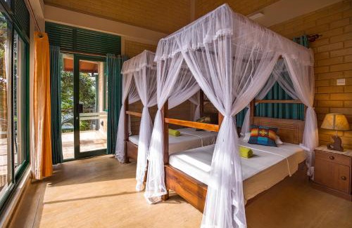 Primrose Cabin | Guest Rated 10/10 - Experience Sanatha Suwaya's Restaurant