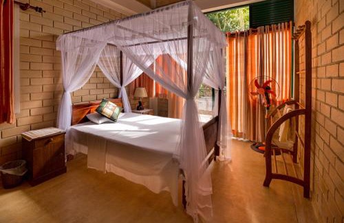 Primrose Cabin | Guest Rated 10/10 - Experience Sanatha Suwaya's Restaurant