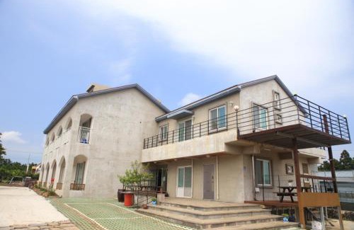 Andeok House | Relax at Sanbangsan Hot Spring Pension - 4-Star Family Getaway