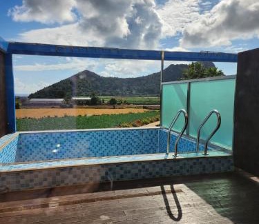 Andeok Hotel | Pet-Friendly Primula Hotel with Pool & Hot Tub Amenities