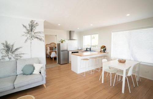 Aldinga Beach Villa | Seaside Retreat: Sanbis Cabin with Ocean Views & Pool