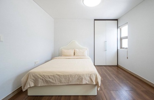 Sancheong House | Explore Sancheong Jirisanui Haru Pension with Family-Friendly Amenities