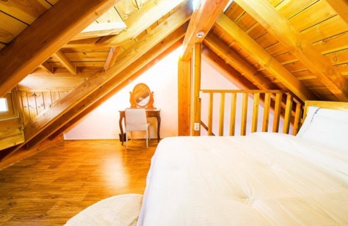 Sancheong House | Eco-Friendly Sancheong Pongdang Pool Villa with Breakfast