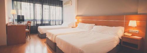 Ermitagana Hotel | Discover Sancho Ramirez: Pet-Friendly Stay with Great Amenities