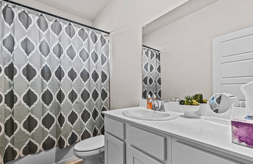 Lincoln Park House | Sanctuary @ Aubrey - Family Friendly Home