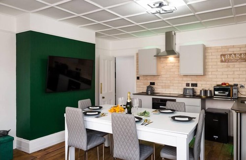 Meads Apartment | Tranquil Retreat: Relaxing Getaway with Pool & Family Amenities