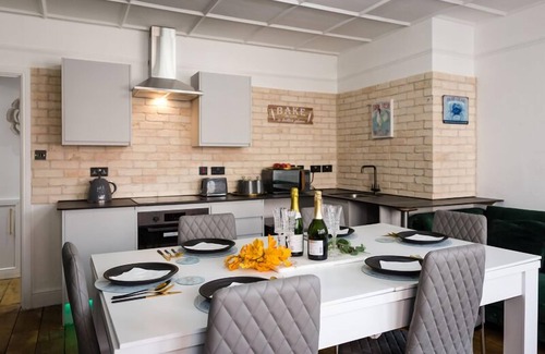 Meads Apartment | Tranquil Retreat: Relaxing Getaway with Pool & Family Amenities