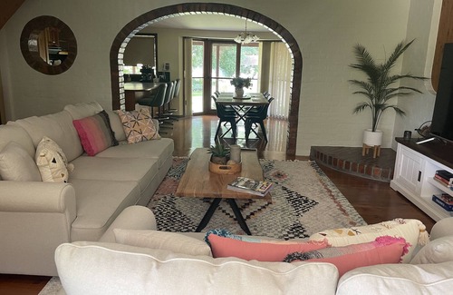 Eskdale House | Sanctuary in beautiful gardens with views of Mt Bogong!