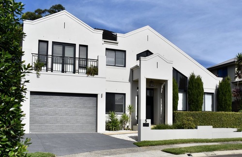 Seaforth House | Idyllic Retreat Near Beaches and Sydney City - Rated 10/10