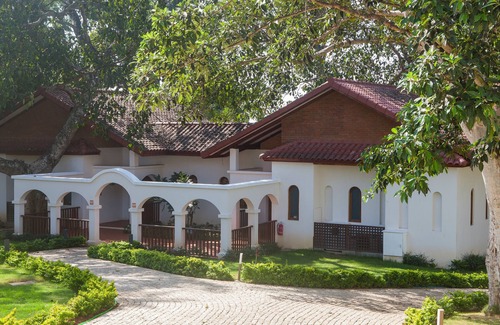 Nga Phe Chaung Hotel | Luxury Stay at Sanctum Inle Resort with Pool & Dining