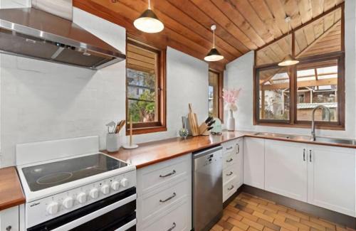 Broulee House | Relax at Sand at Broulee with Ocean Views for Families