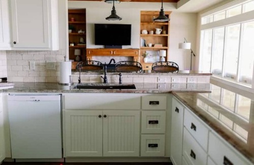 Kingsland House | Beachfront Retreat at LBJ: Family-Friendly Fun Awaits!