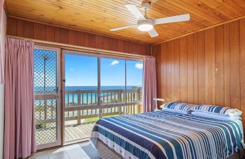 Carrickalinga House | Idyllic Sand Castles: Oceanfront Getaway on Gold Coast