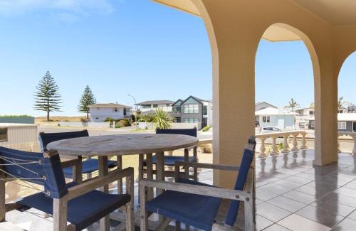 Mount Maunganui House | Family-Friendly Sand Castles in Mount Maunganui