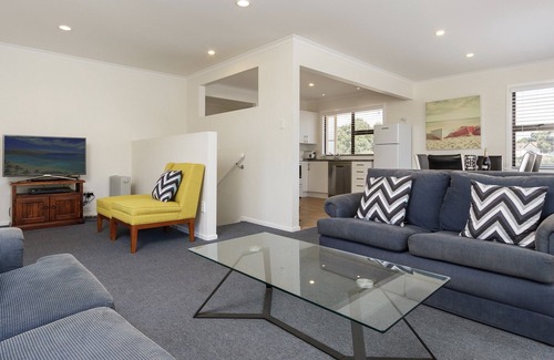 Omanu Cottage | Oceanfront Retreat at Sand Castles - Top Rated 9.4/10