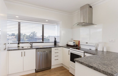 Omanu Cottage | Oceanfront Retreat at Sand Castles - Top Rated 9.4/10