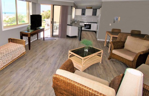 Currumbin Hotel | Idyllic Sand Castles on Currumbin Beach with Ocean Views