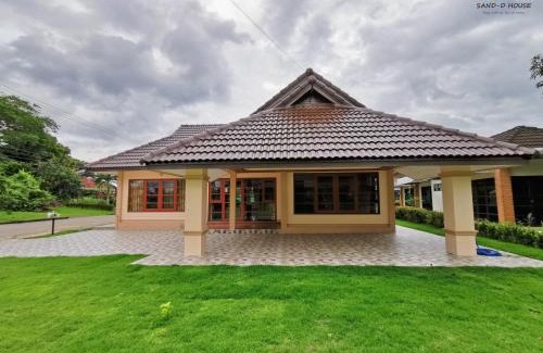 Kram House | Relaxing Pool Villa at Sand-D House, Rock Garden Beach Resort