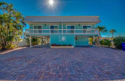 South Island Villa | Discover Sand Dollar 1: Family-Friendly with Pool & Pets
