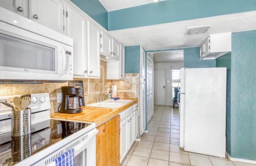 Corpus Christi Hotel | Family-Friendly Retreat at Sand Dollar #5 with Pool Access