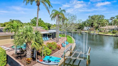 Siesta Key House | Relax at Sand Dollar Cottage - A 4-Star Family Retreat
